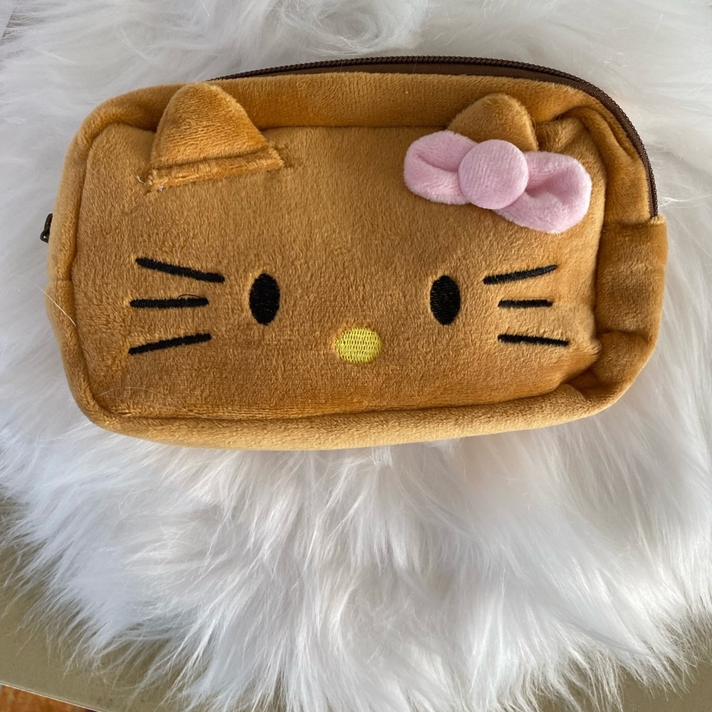 Hello Kitty Tan and Pink Accessory Bag - Picture 5 of 7